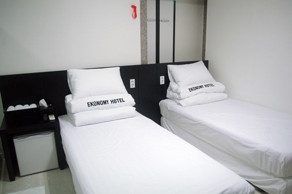 อีโคโนมี โฮเต็ล นัมโบ Motel ปูซาน ภายนอก รูปภาพ