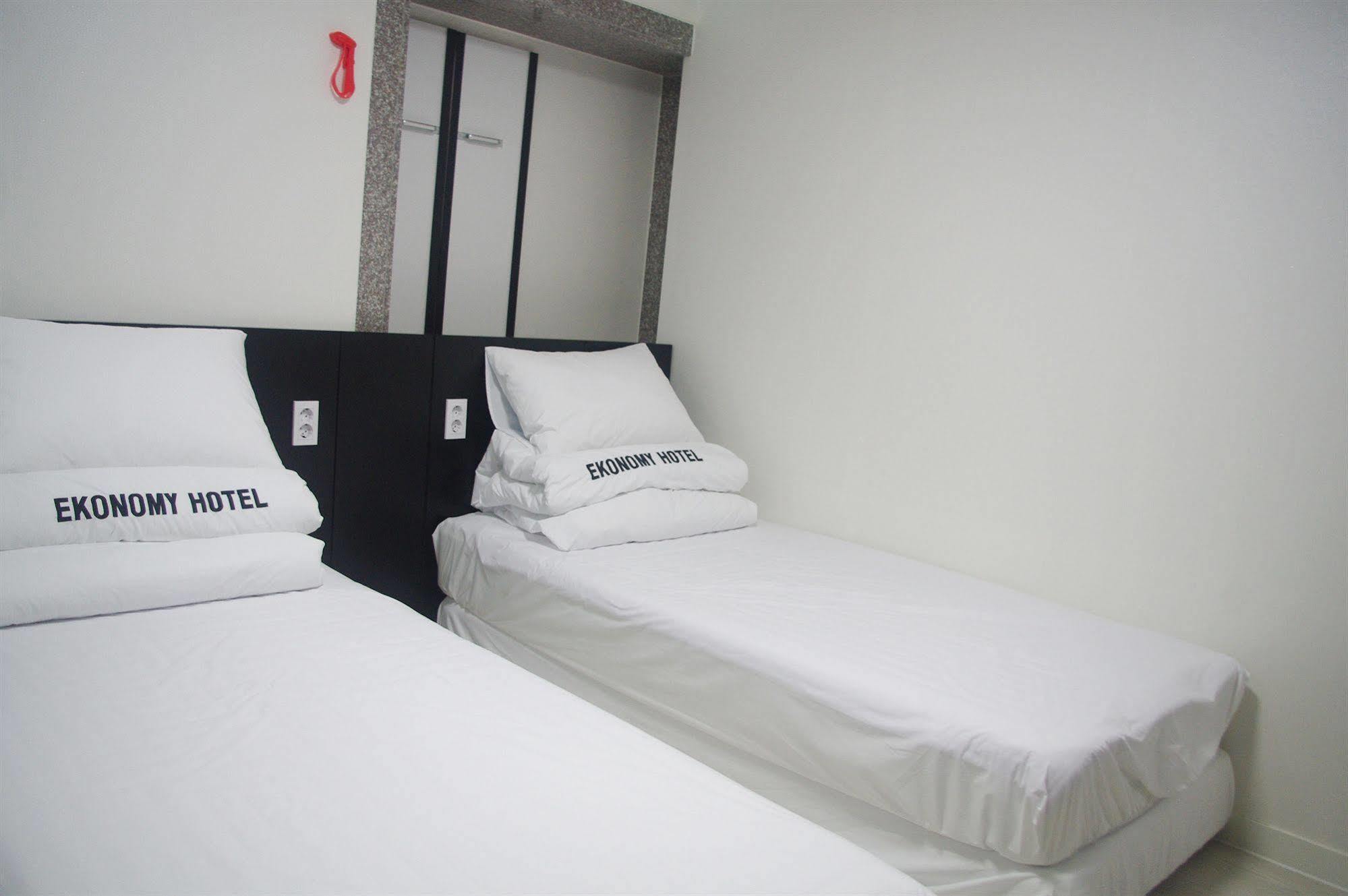 อีโคโนมี โฮเต็ล นัมโบ Motel ปูซาน ภายนอก รูปภาพ