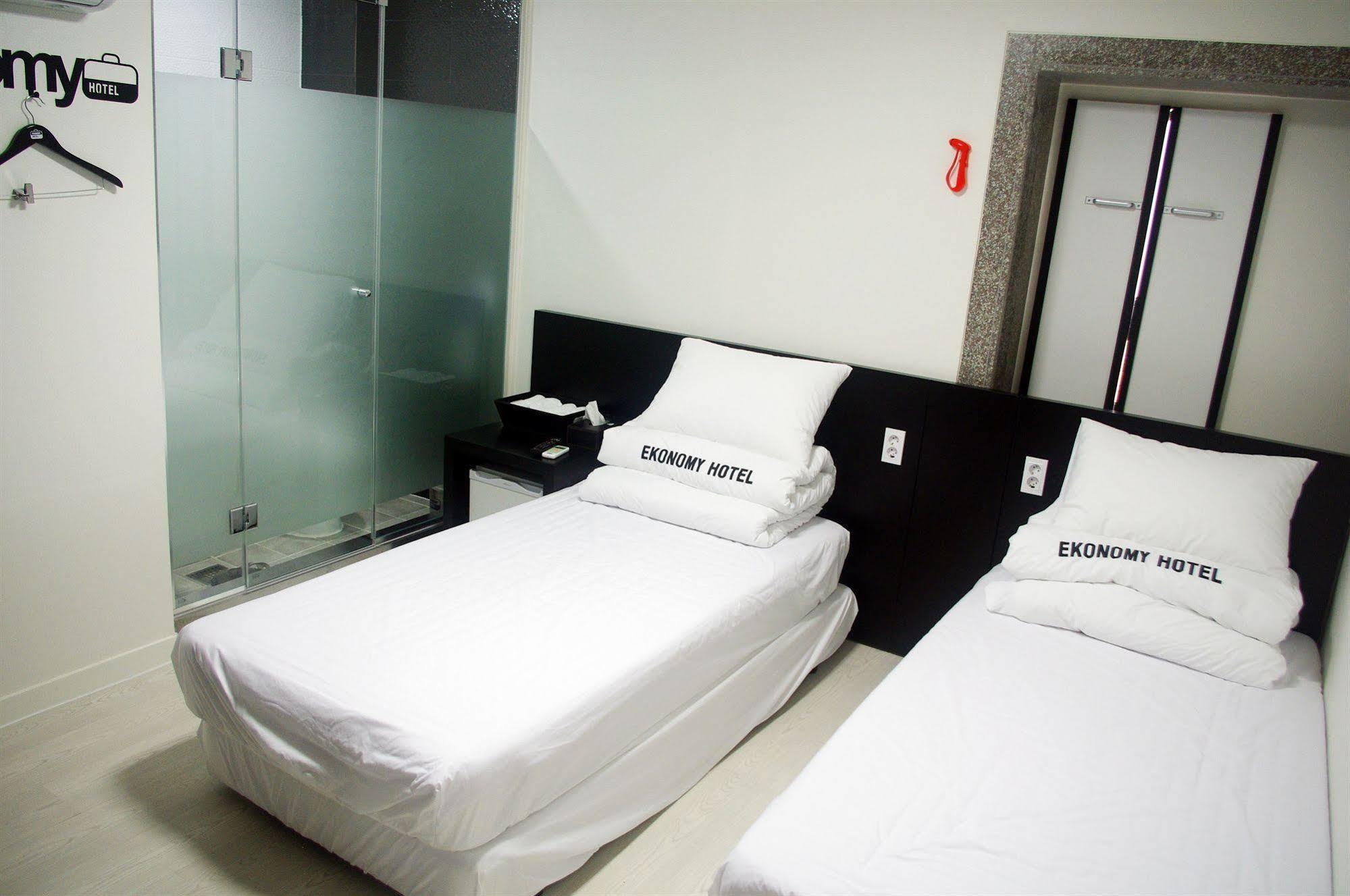 อีโคโนมี โฮเต็ล นัมโบ Motel ปูซาน ภายนอก รูปภาพ