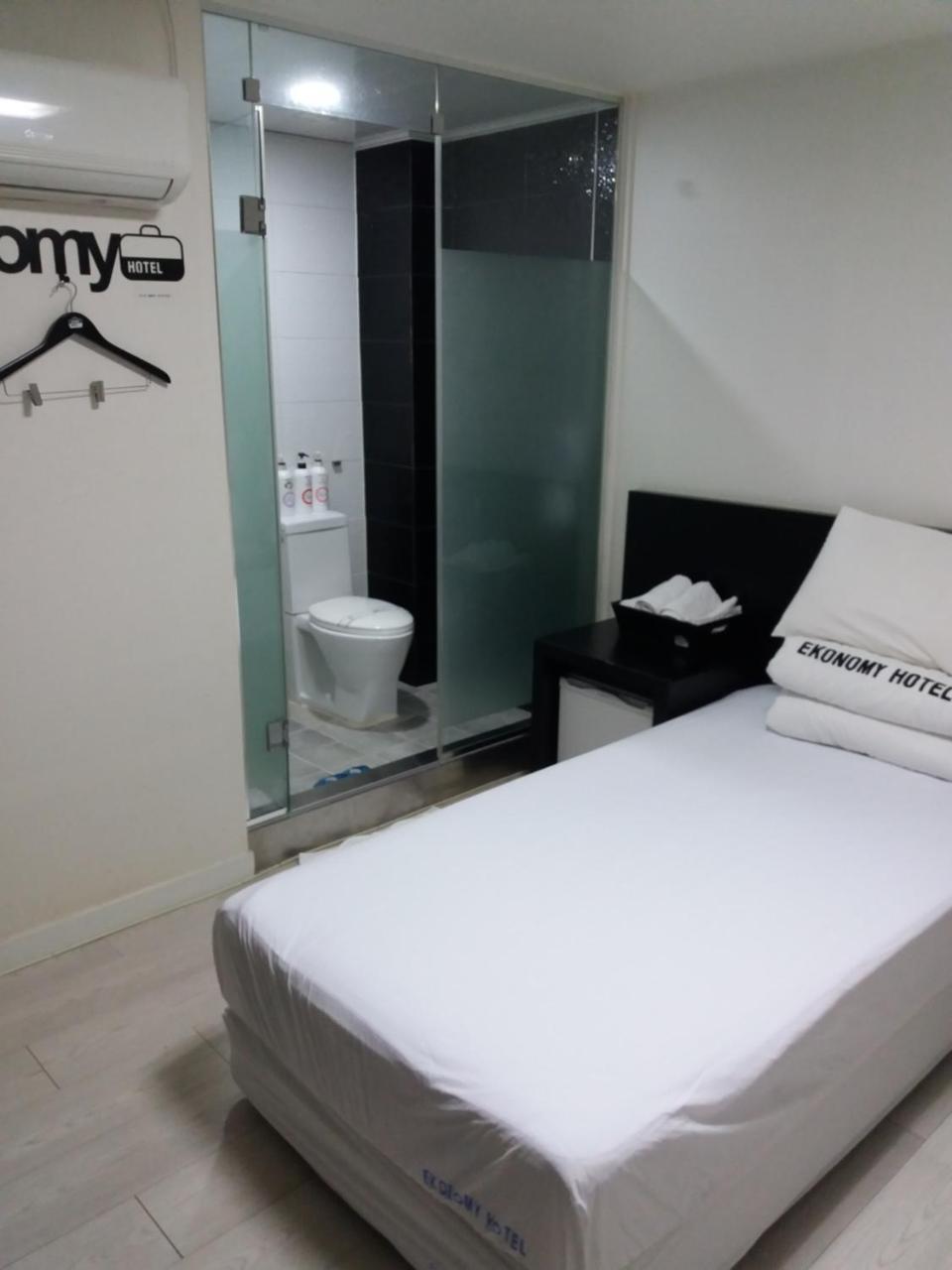 อีโคโนมี โฮเต็ล นัมโบ Motel ปูซาน ภายนอก รูปภาพ